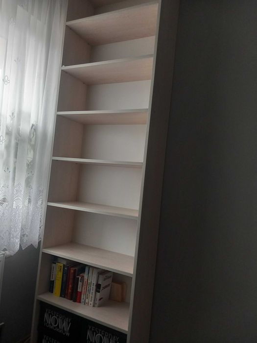 Regał z 8 pólkami