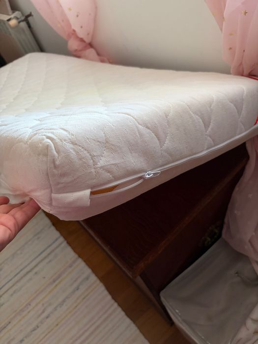 Cama bebé com colchão