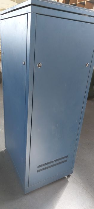 Bastidor de Redes 33U c/Switch e Patch panel