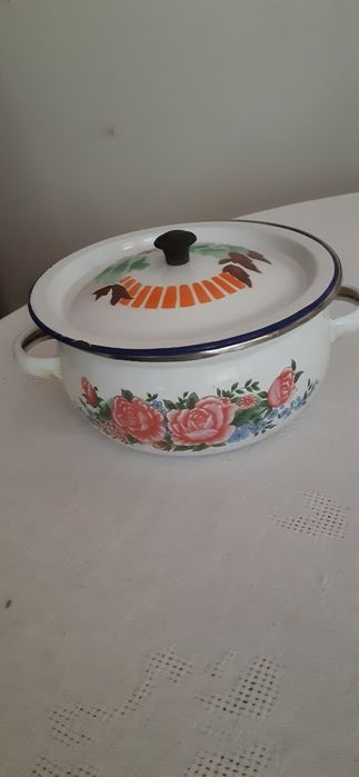 Garnki emaliowane I miseczka PRL