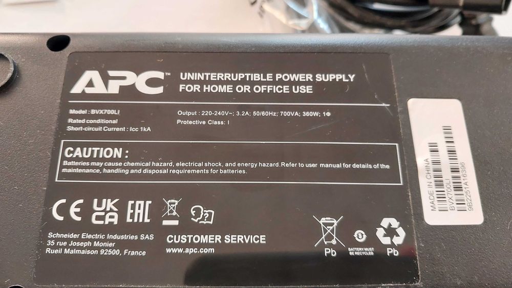 Zasilacz awaryjny UPS APC Easy BVX700LI