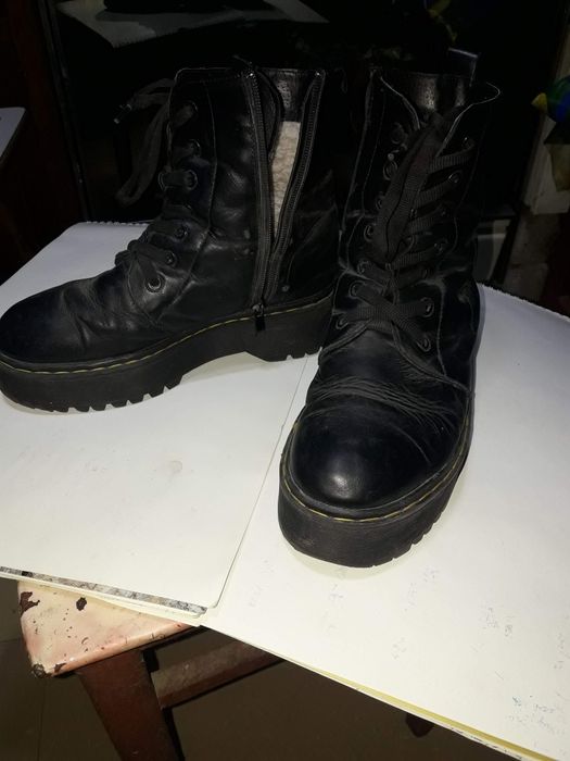 Женские зимние кожаные ботинки 38 раз.