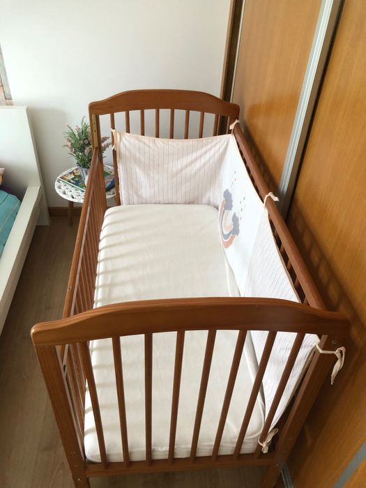 Berço/ cama de grades + colchão ortopédico