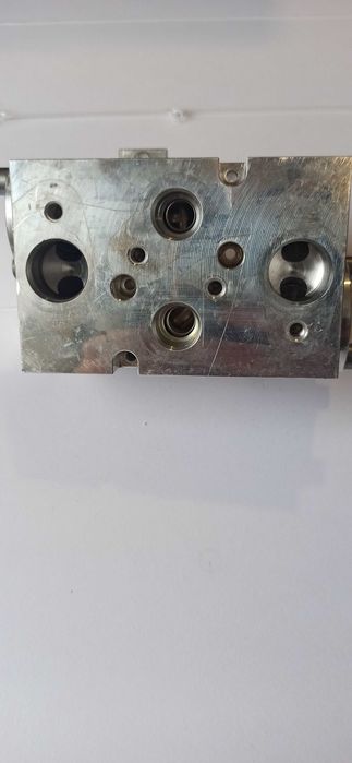 Блок клапанів кондиціонера 4KE816102  4KE816102A