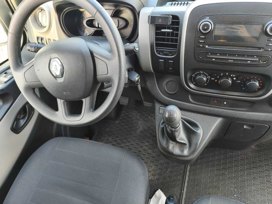 Carrinha Renault Trafic 9 lugares