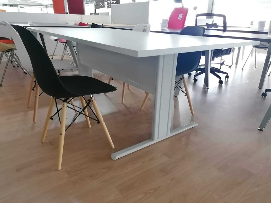 Mesa de reuniões FLUXO 200x100 em cinza