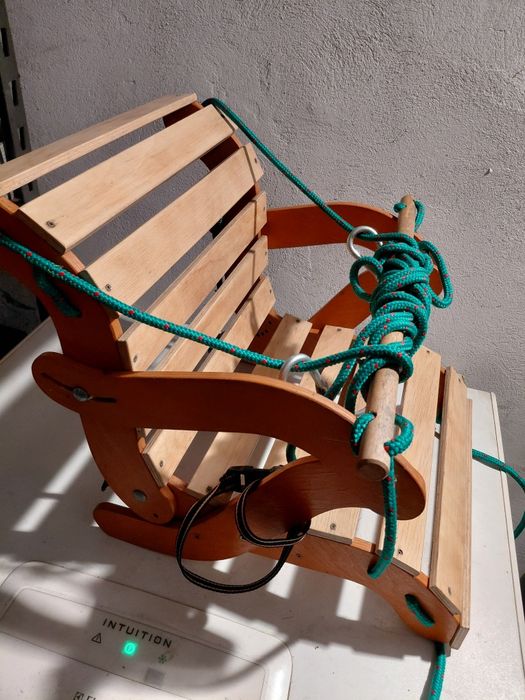 Huśtawka drewniana dla dziecka
