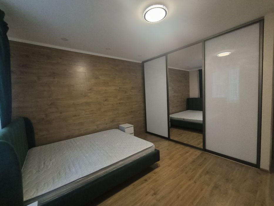 Продам трикімнатну квартиру. Буча.