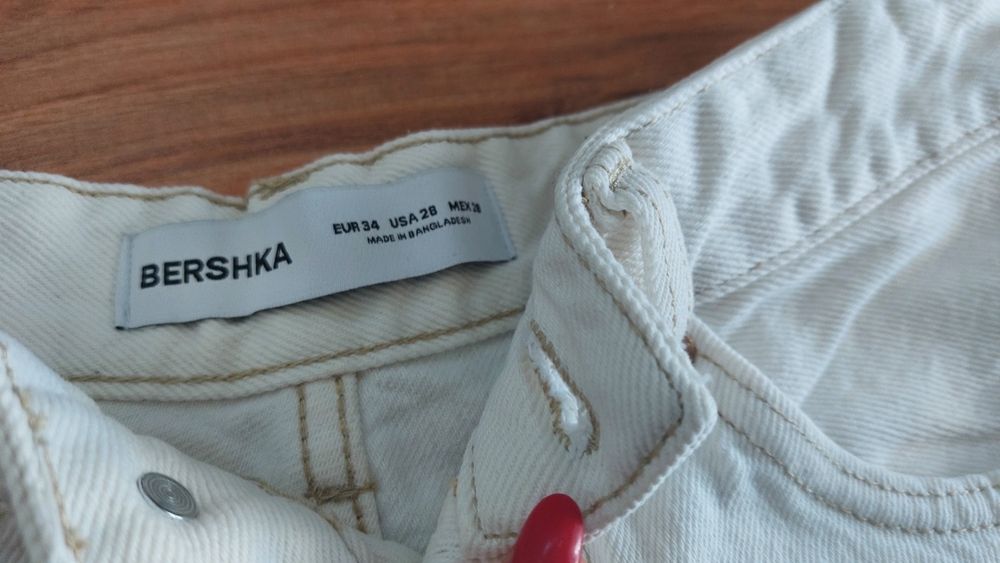 Białe bermudy szorty letnie spodenki damskie BERSHKA 34 XS 158 164