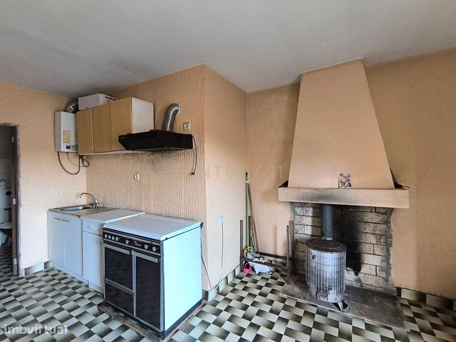 Casa para Recuperar em Bragança com Vista para a Montanha
