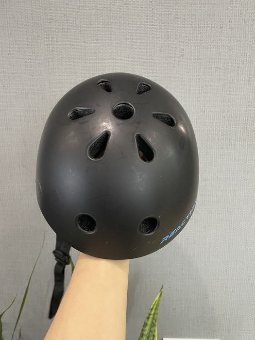 Захисний шолом reaction