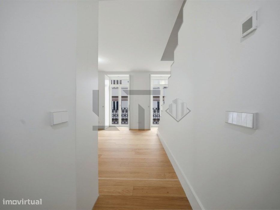 Apartamento T2 com Garagem para Venda junto à Av. da Liberdade, Lisboa