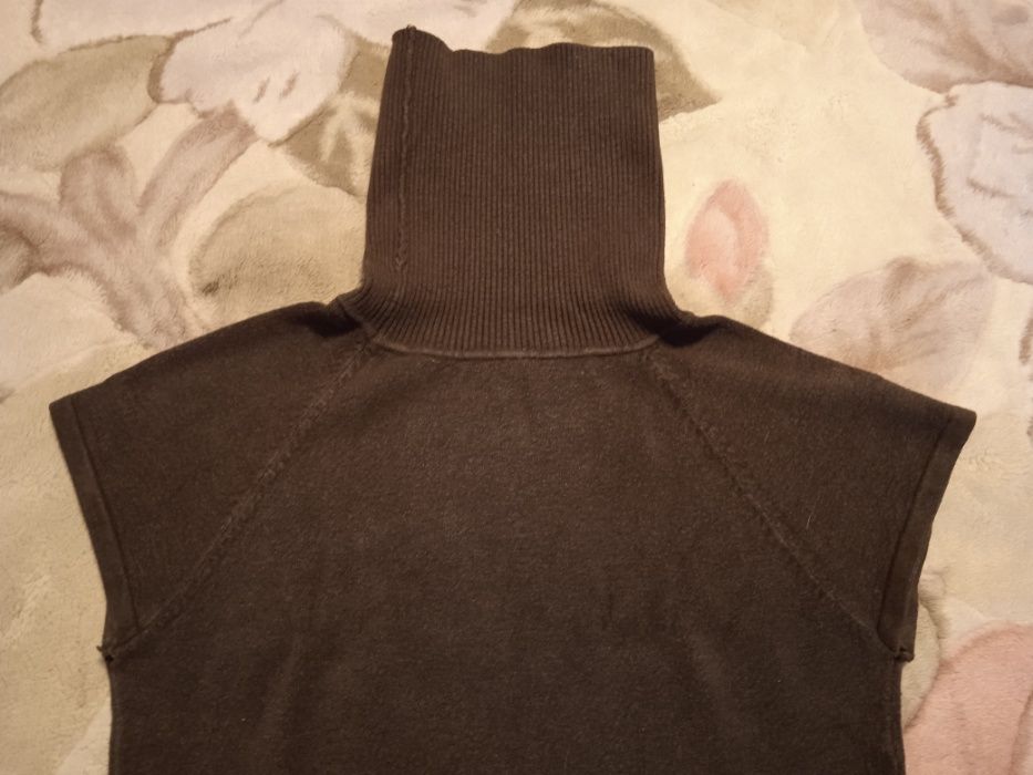 Жилет теплый с горлом для девочки