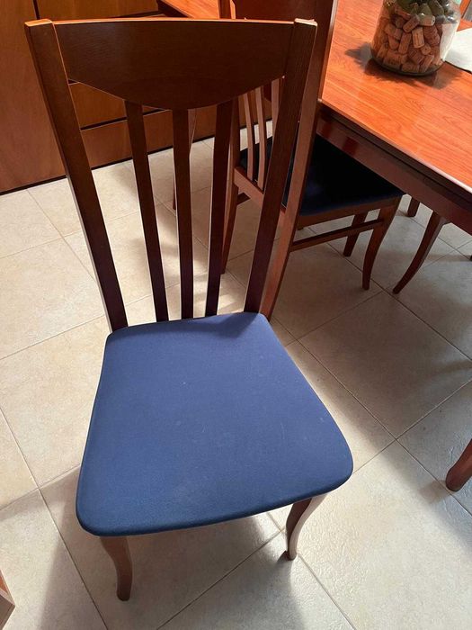 Mesa de jantar em cerejeira + 4 cadeiras em optimo estado