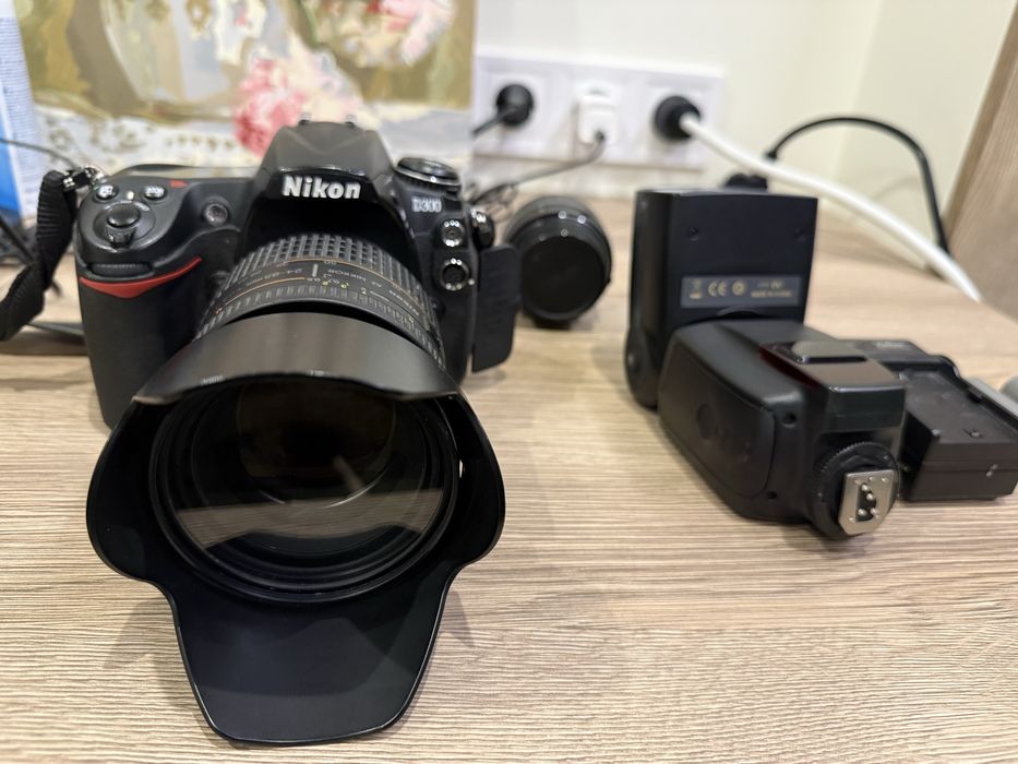 Nikon D300 Kit 24-85 + Nikkor 50 1:1.8