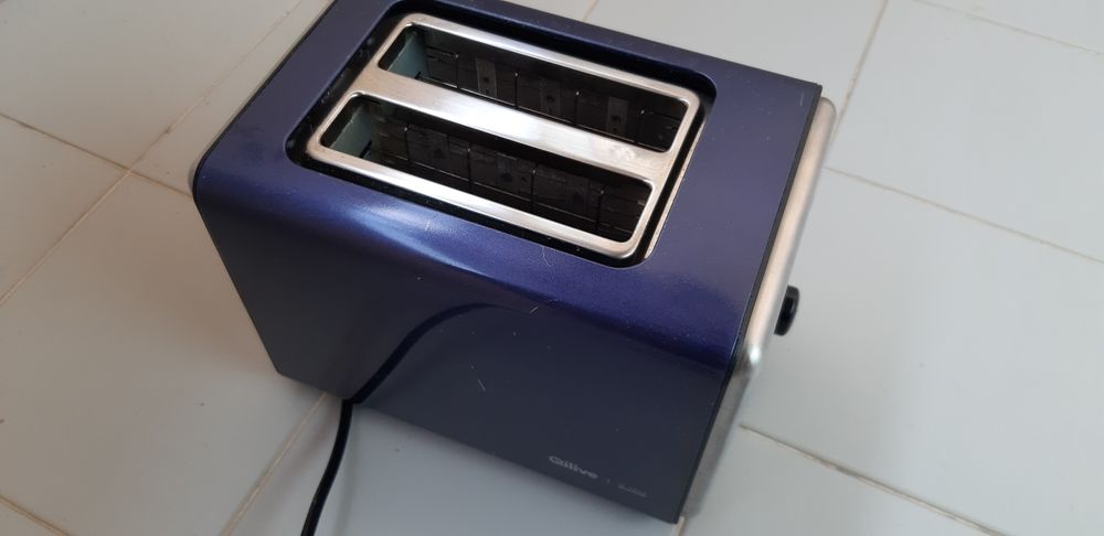 Torradeira Qilive 780w bom estado