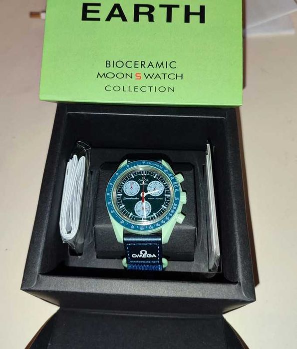 Omega x Swatch Bioceramic Earth - SO33G100 Durable Plant-Based