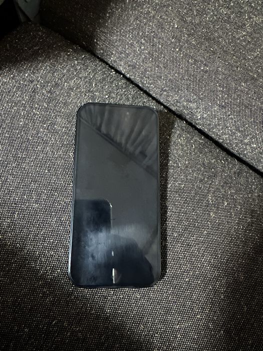 Айфон 16 на 128 телефон весь в ідеалі