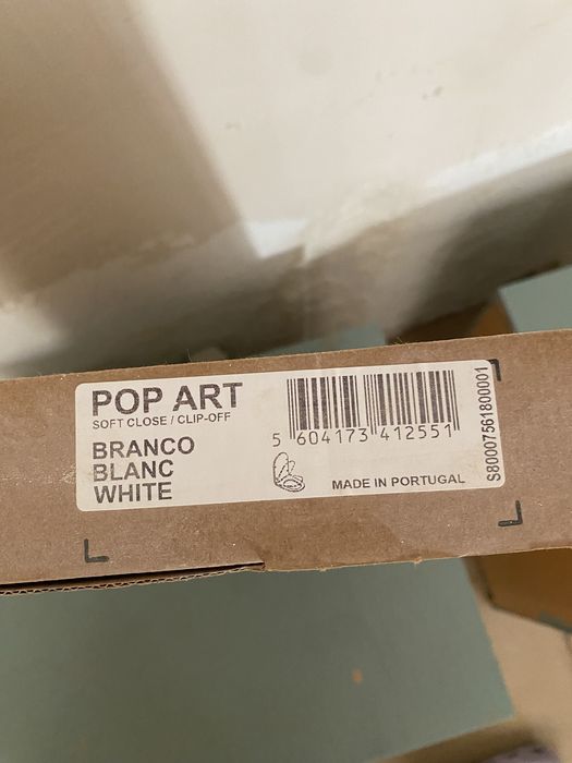 Tampo de sanita Sanitana Pop Art com queda amortecida branco