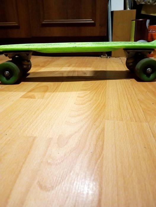 Скейтборд (Penny Board) зелёного цвета