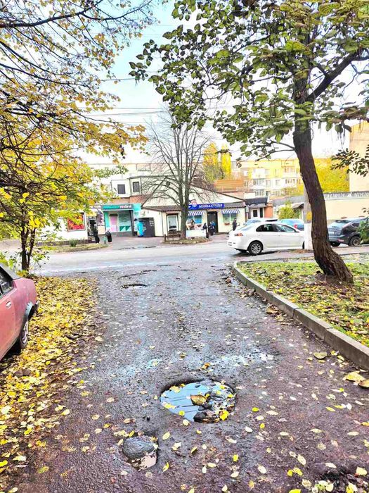 Терміново продам 2-о к/к з сучасним, якісним ремонтом на вул. А.Корольова.