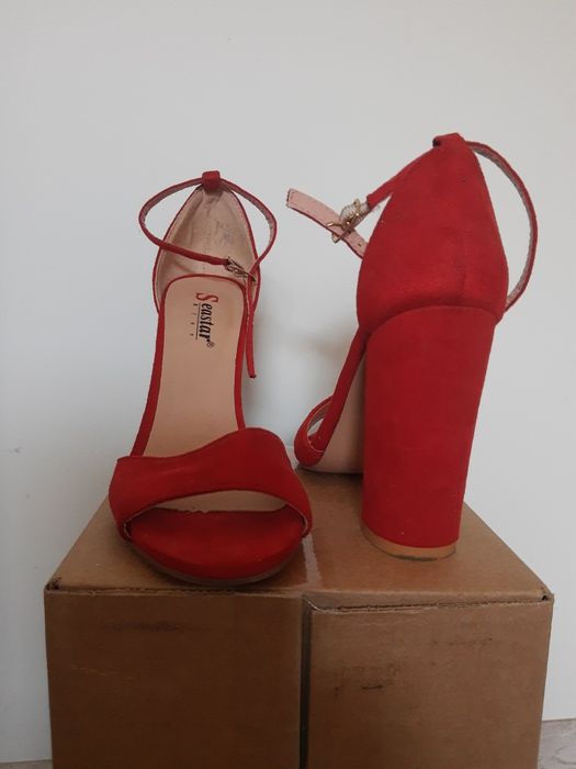 Buty na słupku j.nowe