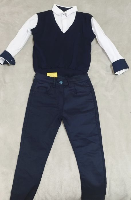 Пропоную комплект шкільної форми для хлопчика, стан новий. 9-10 р.