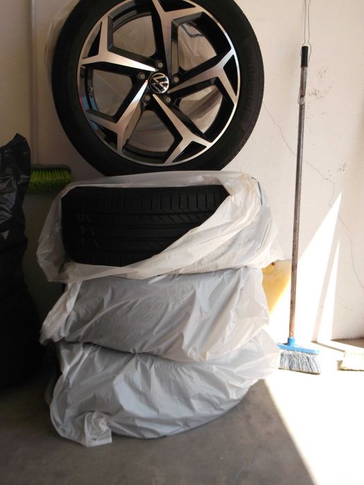 JANTES- 4 JANTES ALU 18" ET 44 -VW AUDI  SEAT SKODA originais c/peneus