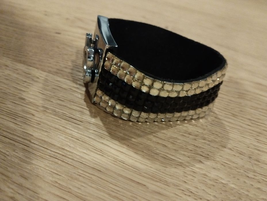 Bracelete com brilhantes brancos e pretos