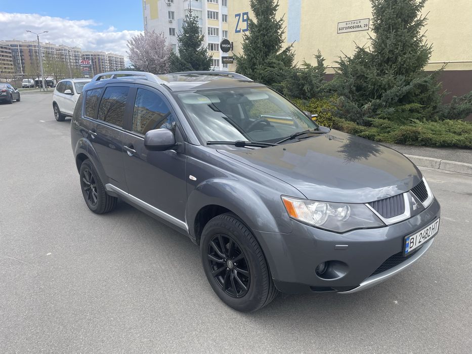 Mitsubishi Outlander XL