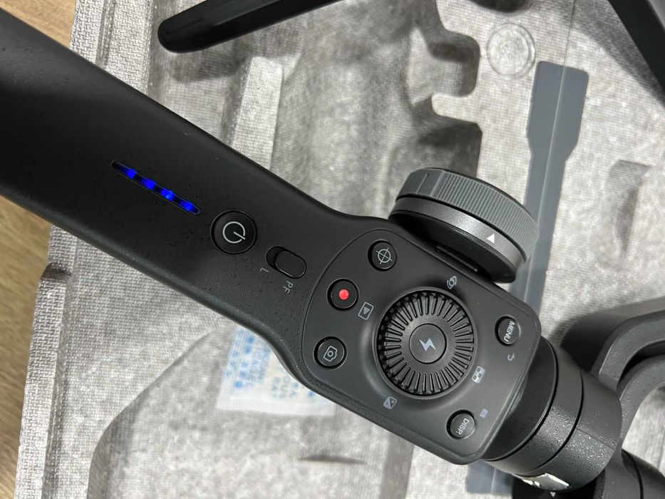 Estabilizador ZHIYUN Smooth 4 p/ telemóvel  Pouco Usado