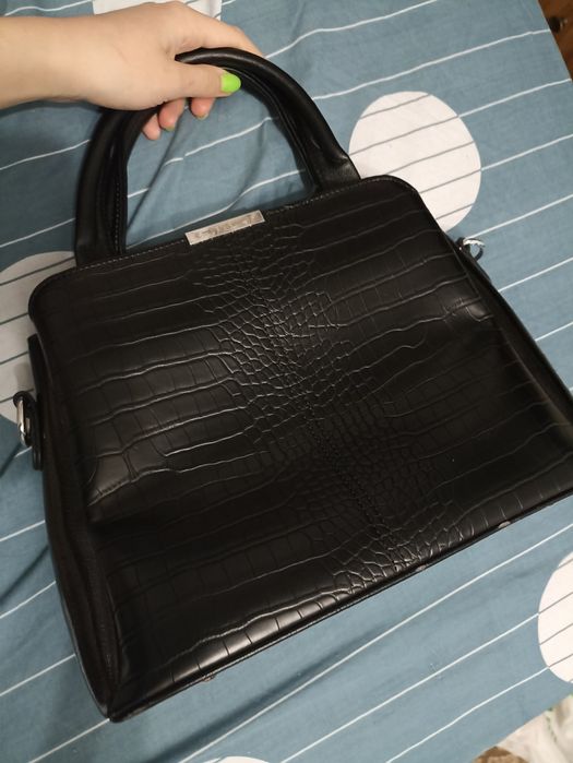 Класична чорна сумка