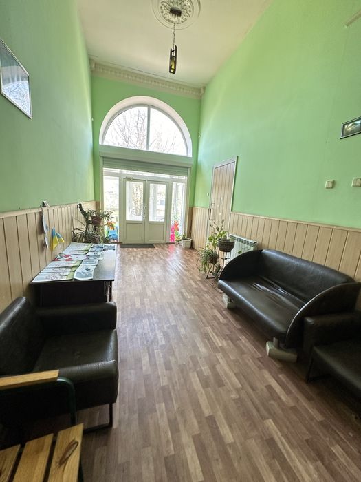 Продається будівля у центрі міста