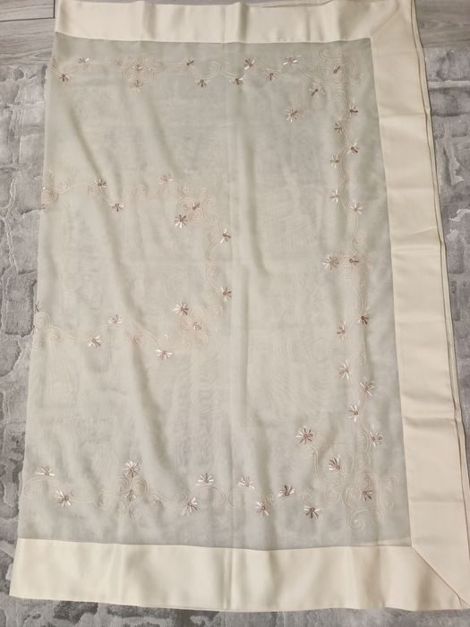 Obrus haftowany 175x135cm