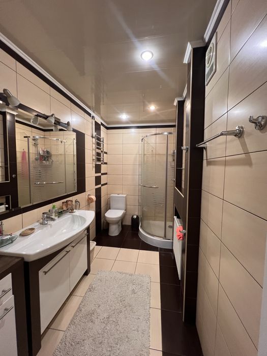 Укопмплектований будинок 260 кв.м з басейном