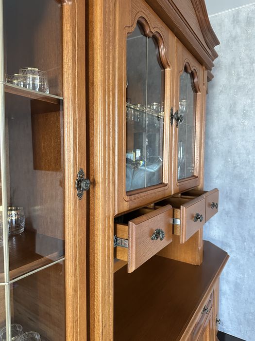 Продам дубовий сервант, стінка, вітрина