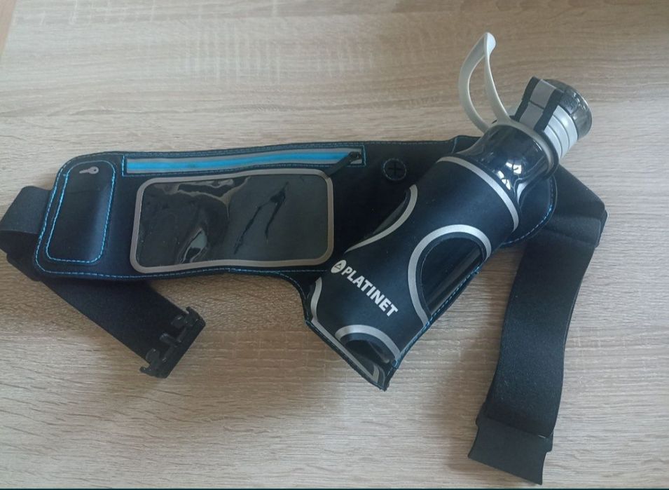 Pas z butelką, miejsce na telefon i klucz