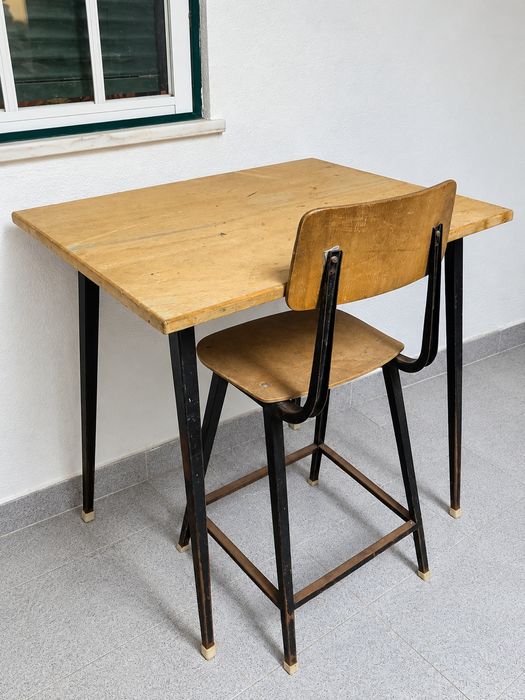 Secretária Escolar Vintage com Cadeira – Madeira e Ferro