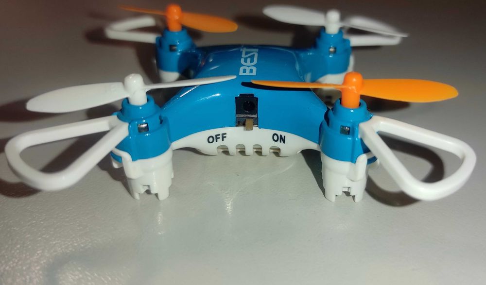 Міні дрон, чітке керування як в дорогих дронів, навіть кувиркається