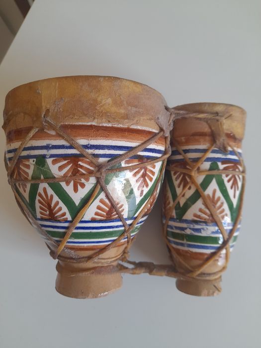 Jambê em pele e loiça