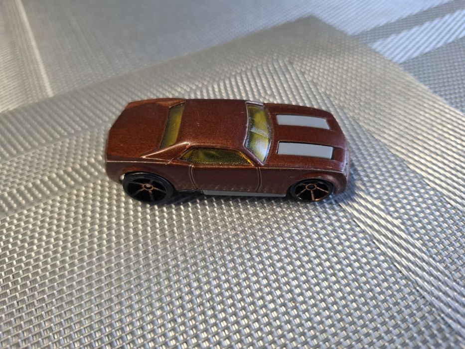 Hot wheels model samochodu skala 1:64