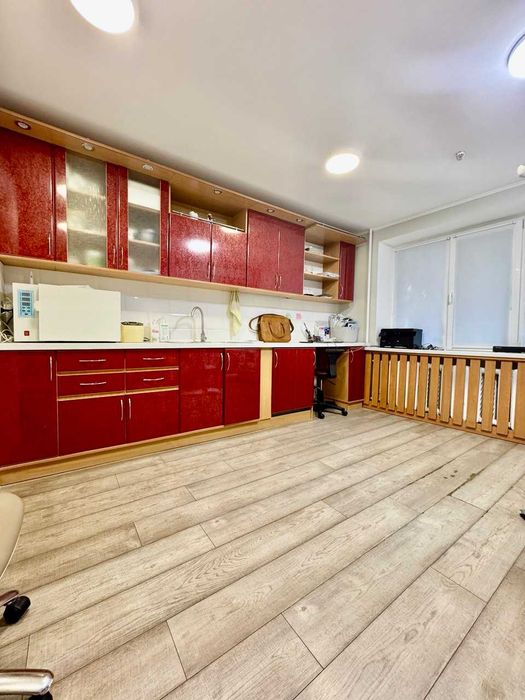 Комерційне приміщення, ФАСАД, р-н Круг, пр-т Перемоги (A11)