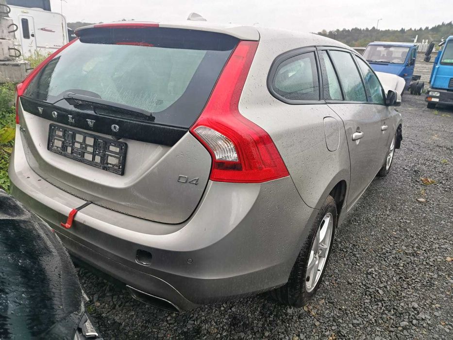 VOLVO V60 2015r 2.0 D4204T5 na części GORLICE silnik,skrzynia, 484-16