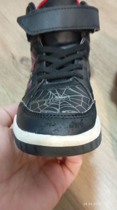 Sneakersy r. 27 świecące spiderman