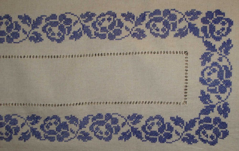 Доріжка "Троянди" вишита хрестиком