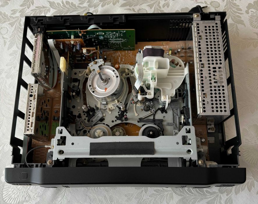 касетний відеомагнітофон TOSHIBA