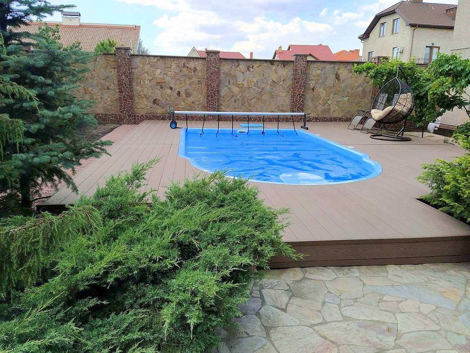 с апреля и на лето! Дом с бассейном Совиньон