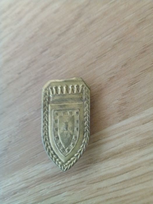 Peça emblema em metal só 1€