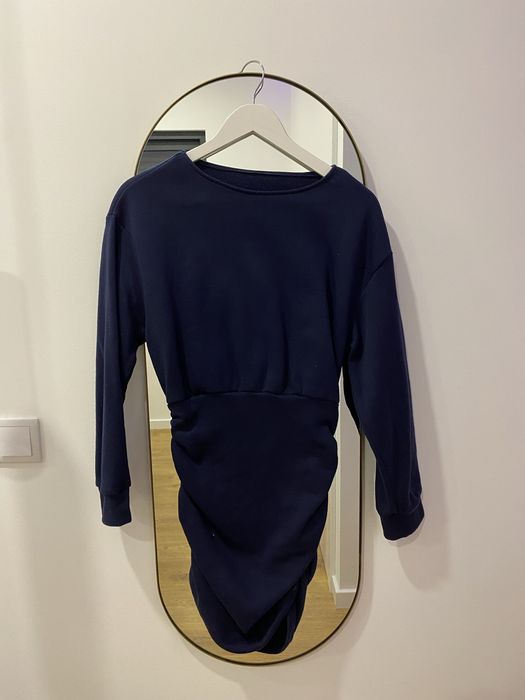 Casacos sweats e vestidos por 10€