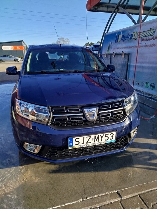 Dacia Sandero granatowa